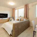 Airport With Balcony Appartement Bratislava