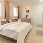 Appartement Airport With Balcony *