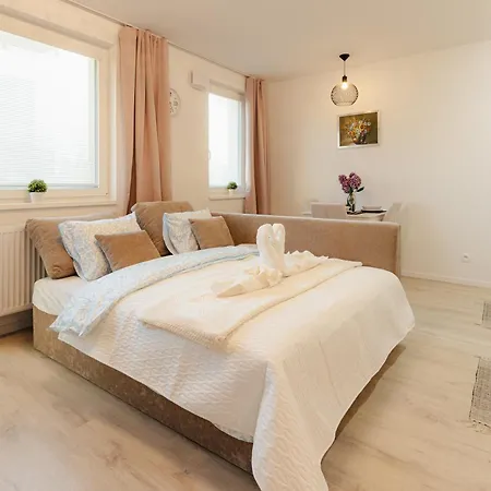 דירה Airport With Balcony *