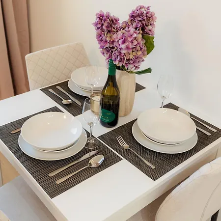 Airport With Balcony דירה ברטיסלאבה