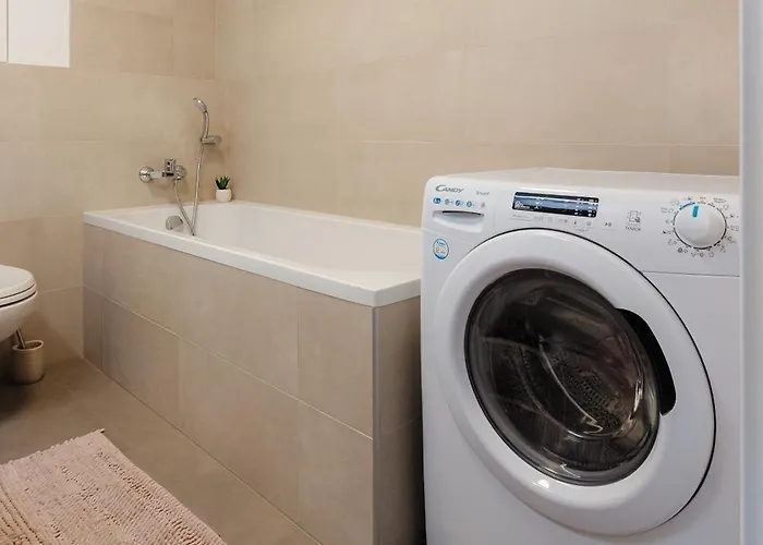 Airport With Balcony דירה ברטיסלאבה