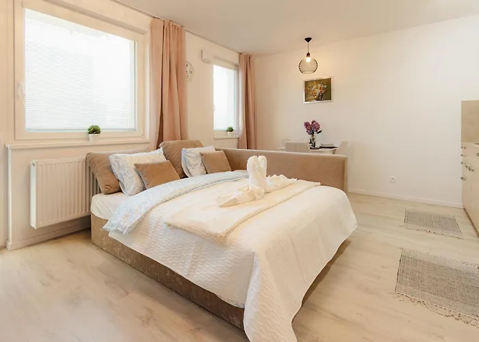 דירה Airport With Balcony *