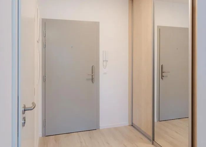 דירה Airport With Balcony *